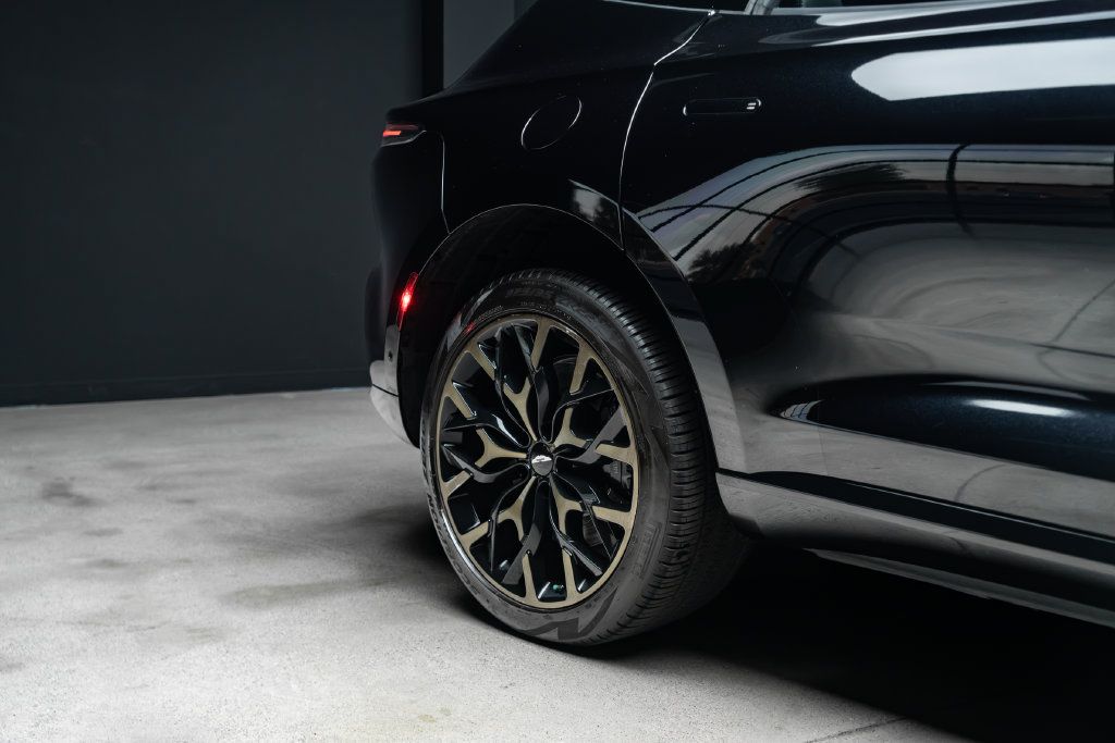 Used 2022 Aston Martin DBX AWD/4WD image 10