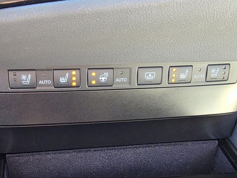 Used 2024 Lexus ES 300h w/ Luxury Package image 23