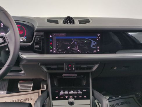 Certified 2025 Porsche Cayenne AWD/4WD image 16