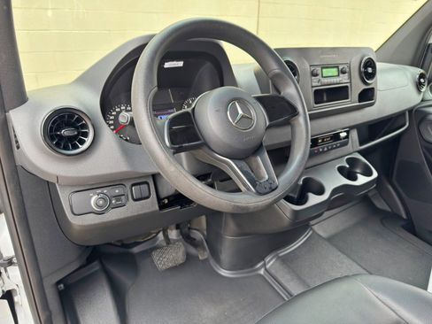 Used 2020 Mercedes-Benz Sprinter 2500 image 12
