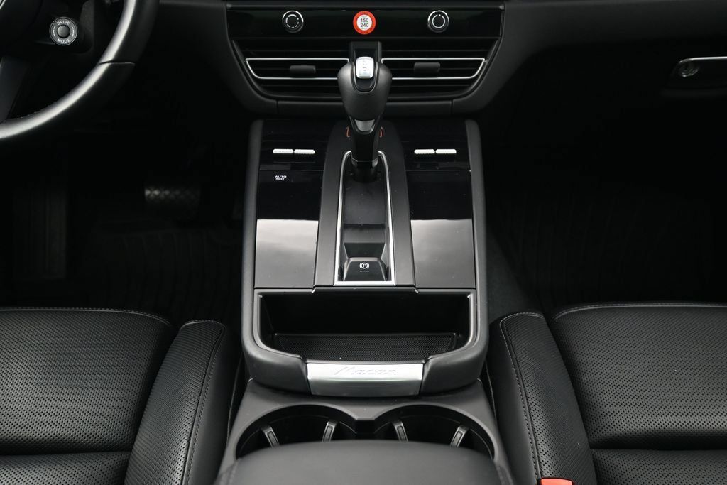 Certified 2024 Porsche Macan Turbo AWD/4WD image 10