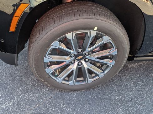 New 2026 Chevrolet Suburban High Country image 11