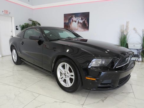 Used 2014 Ford Mustang Coupe RWD image 2