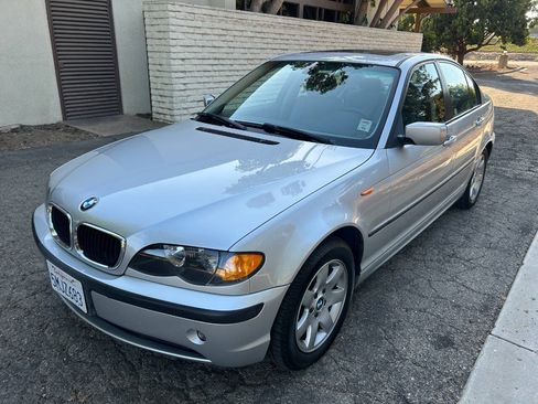 Used 2005 BMW 325i Sedan RWD image 2