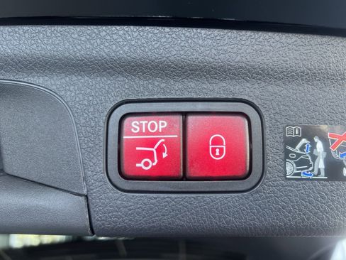 Certified 2025 Mercedes-Benz GLE 450e 4MATIC image 12