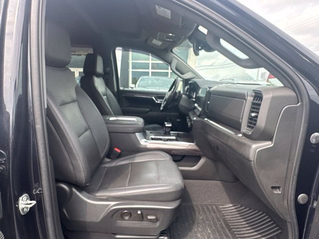 Used 2022 Chevrolet Silverado 1500 LTZ w/ LTZ Convenience Package II AWD/4WD image 28