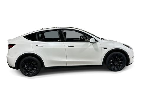 Certified 2023 Tesla Model Y Long Range AWD/4WD image 7