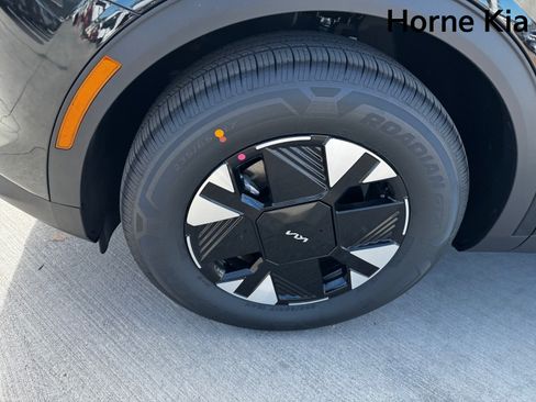 New 2026 Kia Sportage LX FWD image 9