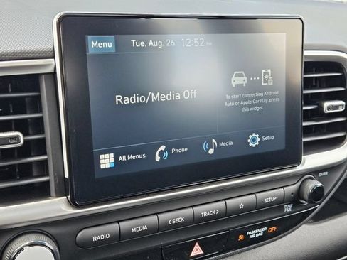 Certified 2025 Hyundai Venue SEL FWD image 8