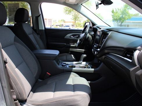 Used 2020 Chevrolet Traverse LT w/ Driver Confidence II Package AWD/4WD image 28
