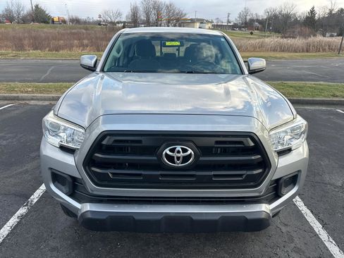 Used 2017 Toyota Tacoma SR image 12