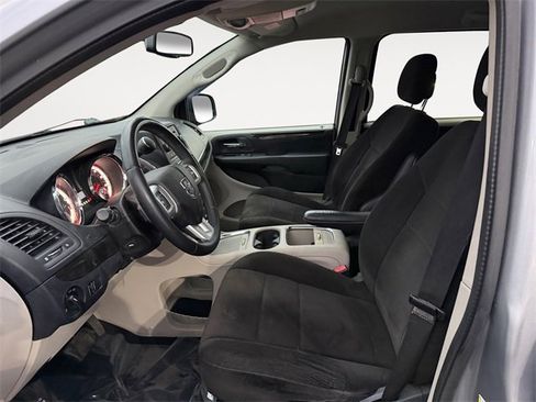 Used 2013 Dodge Grand Caravan SXT w/ UConnect Hands-Free Group image 9