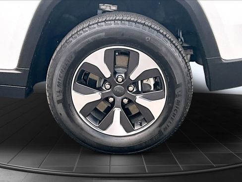 Used 2023 Jeep Grand Cherokee 4WD 4xe w/ Luxury Tech Group II image 36