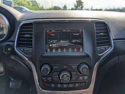 Used 2019 Jeep Grand Cherokee Laredo AWD/4WD image 20