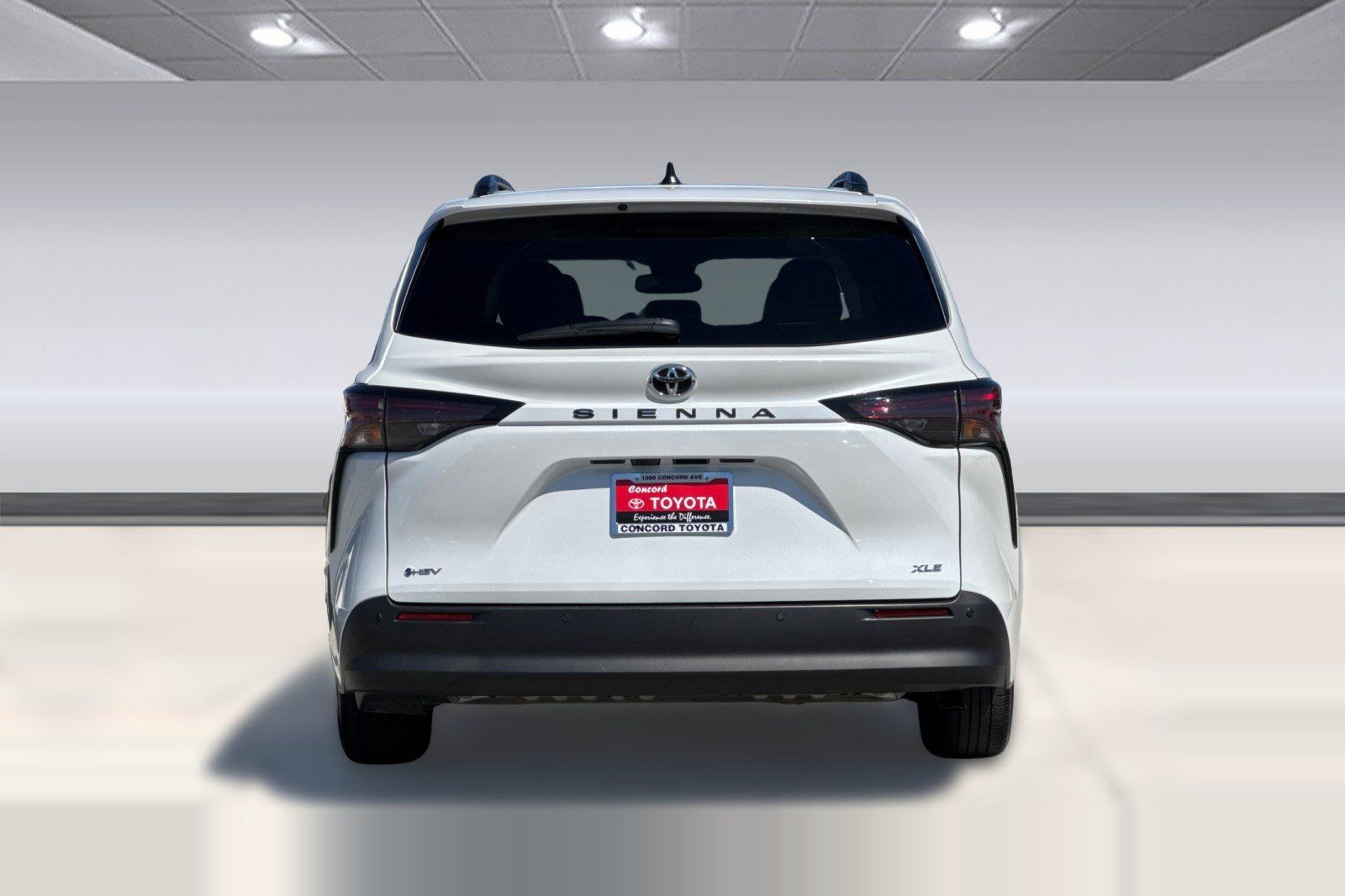 Used 2026 Toyota Sienna XLE FWD image 10