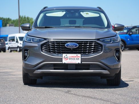 Used 2023 Ford Escape Platinum AWD/4WD image 9