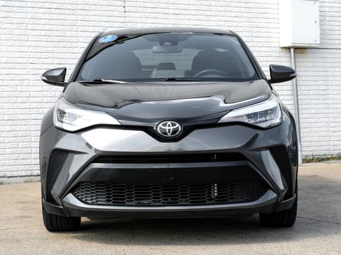 Used 2021 Toyota C-HR XLE FWD image 4