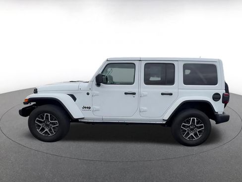 Used 2025 Jeep Wrangler Unlimited Sahara AWD/4WD image 9