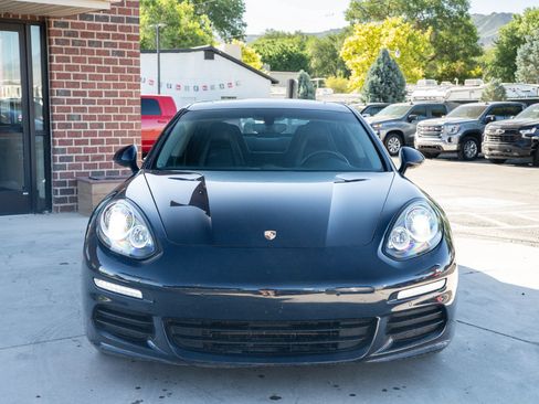 Used 2016 Porsche Panamera RWD image 2