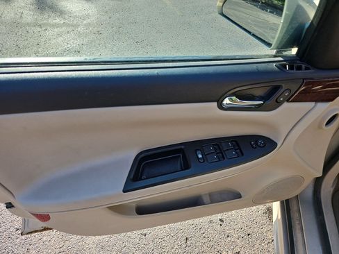 Used 2011 Chevrolet Impala LT w/ Luxury Edition Package FWD image 19