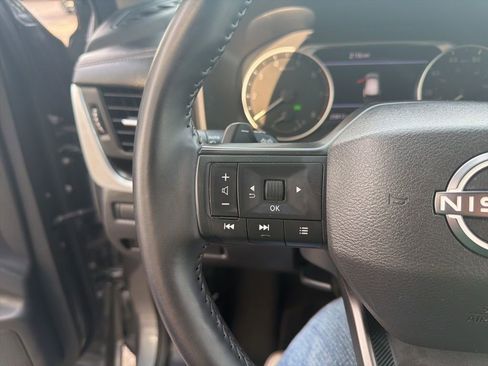 Used 2025 Nissan Rogue SV image 10