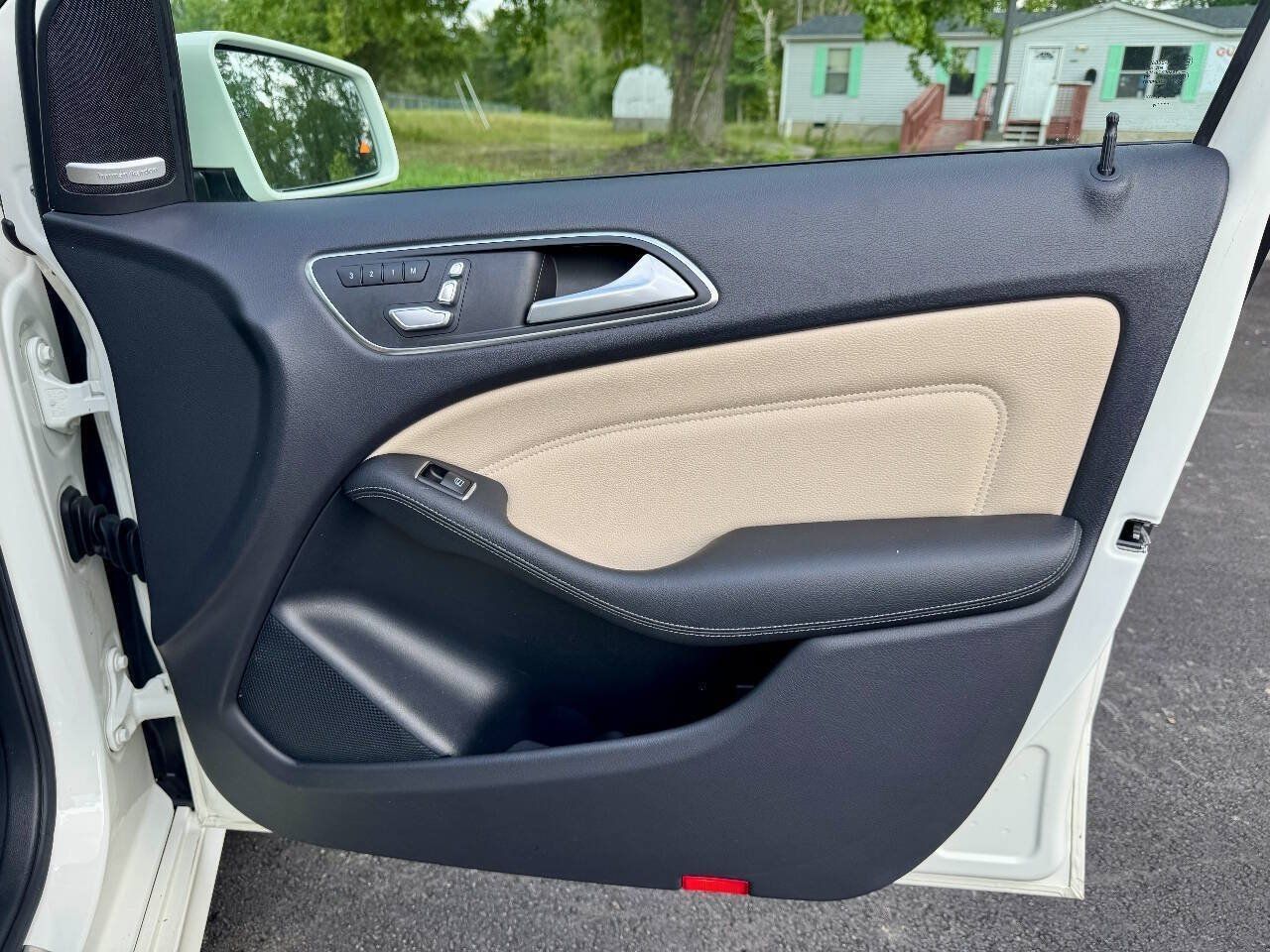Used 2015 Mercedes-Benz B 250e image 22