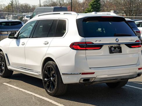 Used 2024 BMW X7 xDrive40i w/ Premium Package AWD/4WD image 5