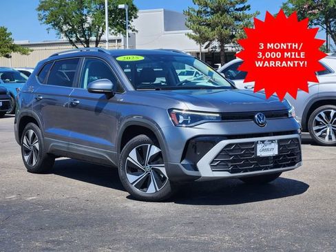 Used 2025 Volkswagen Taos SE AWD/4WD image 1