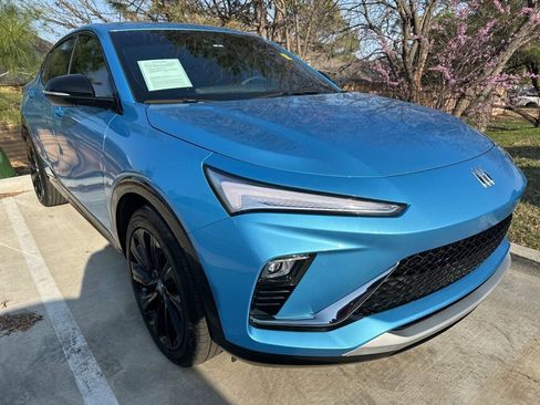 Used 2025 Buick Envista Sport Touring w/ Experience Buick Package image 2