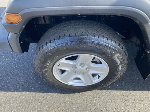 Used 2020 Jeep Gladiator Sport w/ Quick Order Package 24S image 10
