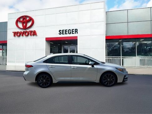 Used 2025 Toyota Corolla SE FWD image 2