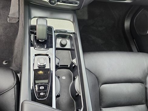 Certified 2025 Volvo XC60 B5 Plus image 25