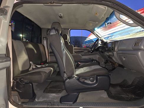Used 2004 Ford F250 XL image 25