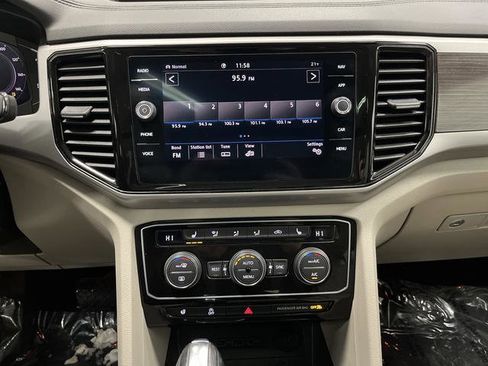 Used 2020 Volkswagen Atlas SEL image 9