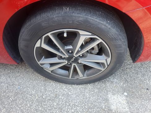 Used 2022 Kia Forte LXS w/ LXS Technology Package image 8