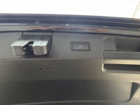 Used 2023 Volkswagen Atlas SEL AWD/4WD image 51