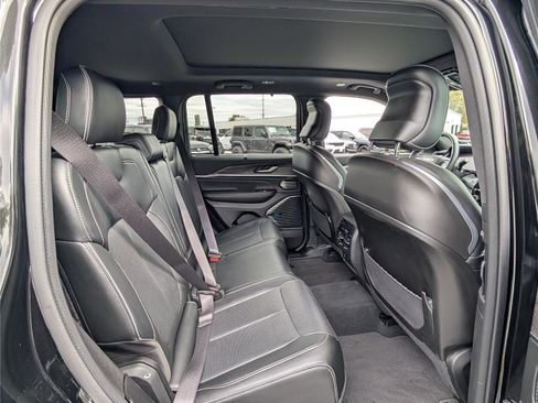 Used 2023 Jeep Grand Cherokee Overland w/ Advanced Protech Group III image 11