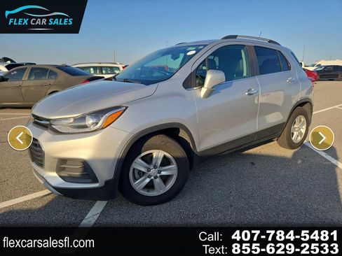 Used 2019 Chevrolet Trax LT w/ LT Convenience Package FWD image 1
