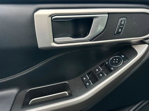 Used 2023 Ford Explorer XLT image 10