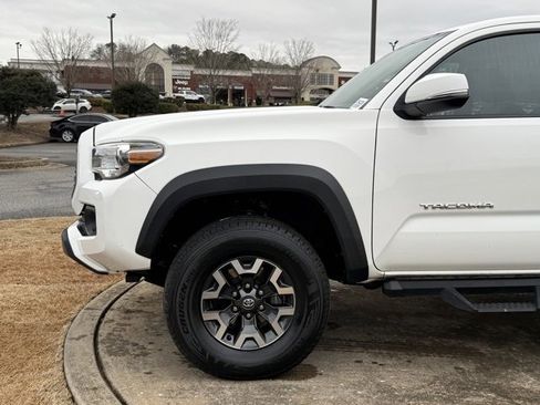 Used 2022 Toyota Tacoma TRD Off-Road image 12