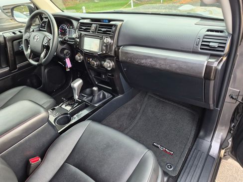 Used 2019 Toyota 4Runner TRD Off-Road Premium AWD/4WD image 34