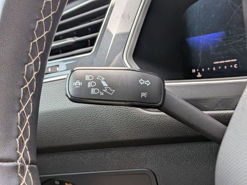 Used 2023 Volkswagen Tiguan SE w/ Panoramic Sunroof Package image 31