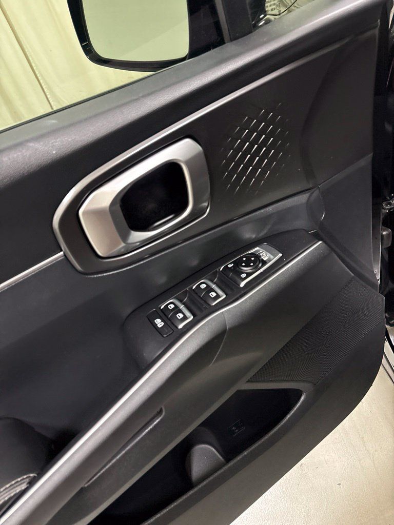 Used 2026 Kia Sorento S FWD image 16