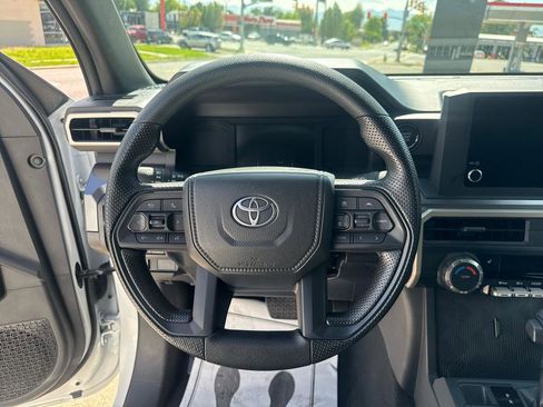 Used 2025 Toyota Tacoma SR5 AWD/4WD image 15