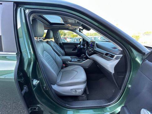 Used 2023 Toyota Highlander XLE FWD image 50