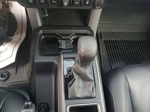 Used 2022 Toyota Tacoma TRD Off-Road w/ TRD Premium Off Road Package image 13