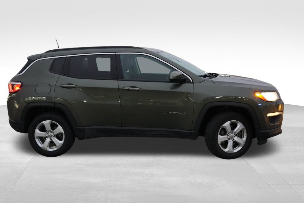 Used 2018 Jeep Compass Latitude w/ Popular Equipment Group AWD/4WD image 2