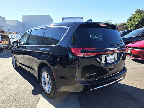 New 2026 Chrysler Pacifica Limited image 3