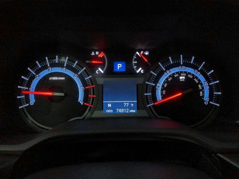 Used 2018 Toyota 4Runner Limited AWD/4WD image 18
