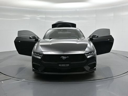Used 2024 Ford Mustang Coupe RWD image 23